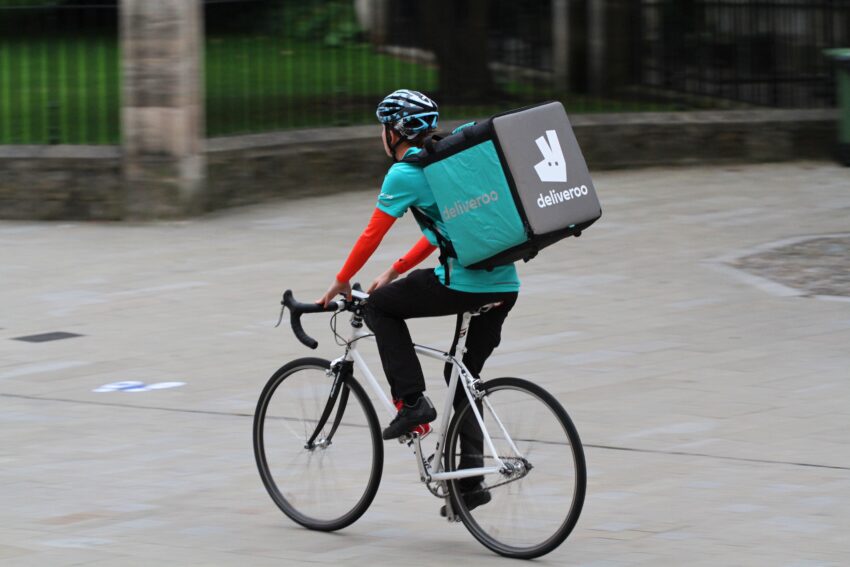 http://staging.bmmagazine.co.uk/news/deliveroo-orders-continue-to-rise-but-diners-spend-less-on-food-deliveries/