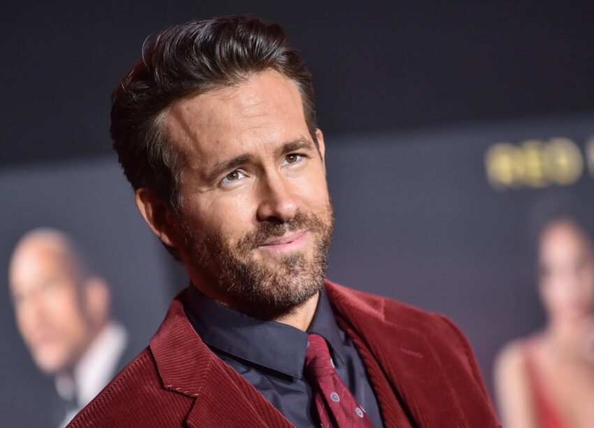 Deadpool star Ryan Reynolds has surprised a children's football team by donating £1,600 so they can buy a new kit.