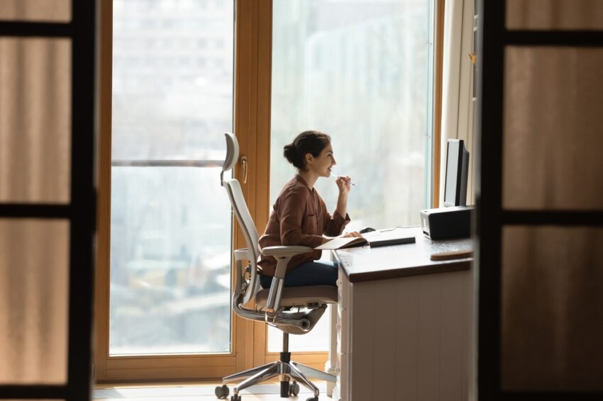 Here are some of the things you can do when creating a healthy office workspace.