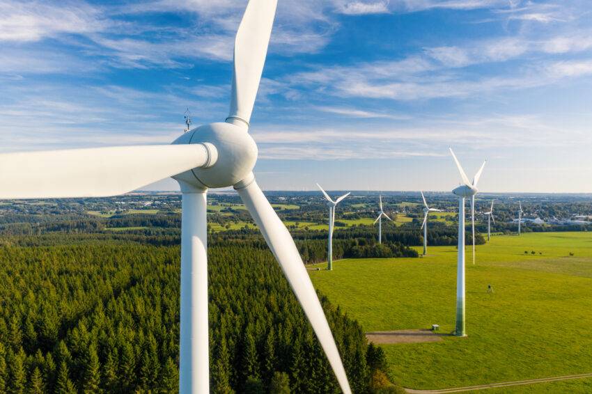 SSE plans to grow its investment in clean energy by 14% to £20.5bn for its current budget after reporting better than expected profits for the first half of the financial year.